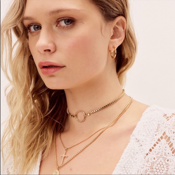 Angelica Heart Hoop Small Cecilia Gold Earrings - Picture 9 of 10